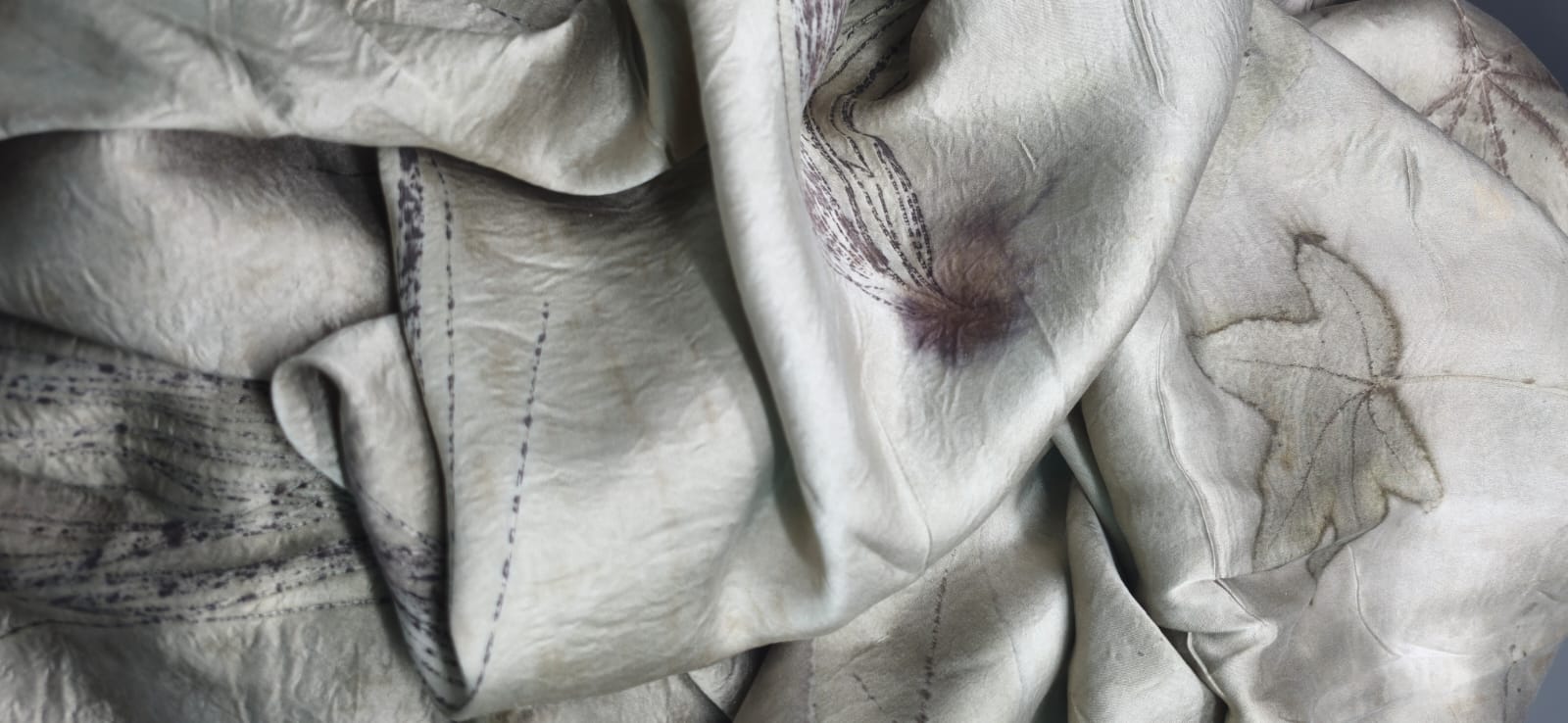 Natural%20Dyed%20Ecological%20Printed%20100%%20Silk%20Satin%20Fabric%20(170x65%20cm)